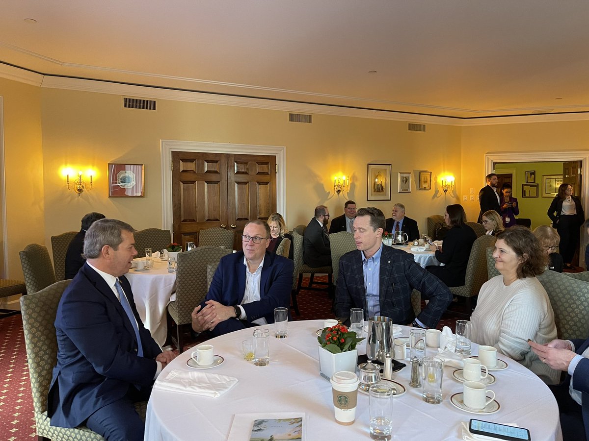 monettepasher's tweet photo. Thanks @VBadawey Parliamentary Secretary of Transport for starting the day with us discussing cross border collaboration and the crucial role aviation plays in Canada’s supply chain and tourism. #AirportsontheHill ✈️🇨🇦📦 https://t.co/rrJOpcsExa