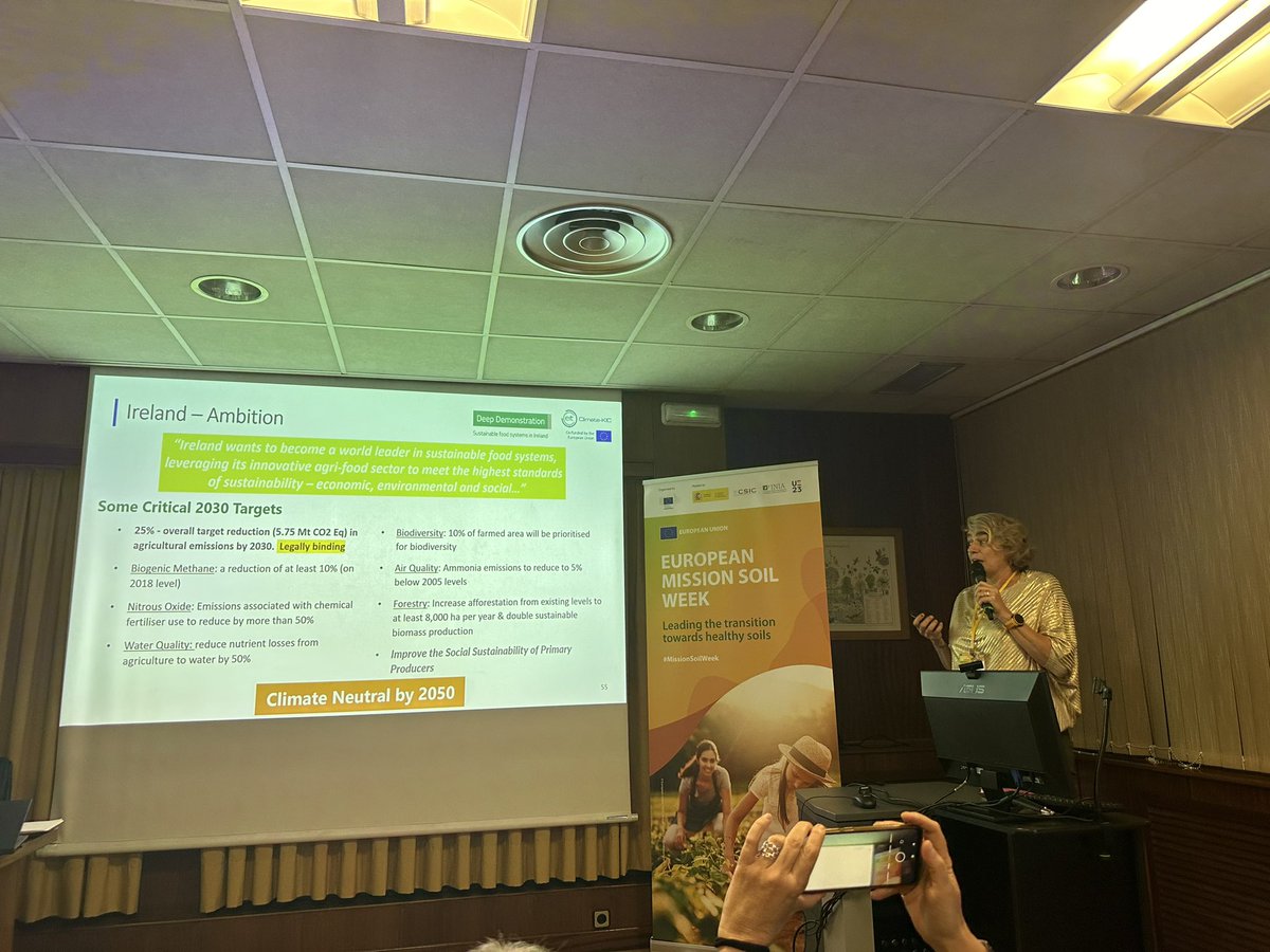 Saskia Visser @ClimateKIC_NL explains the Deep Demonstration activities in Ireland at the Mission Soil Week in Madrid @EJPSOIL @prepsoil #soil #sustainable #agribusiness