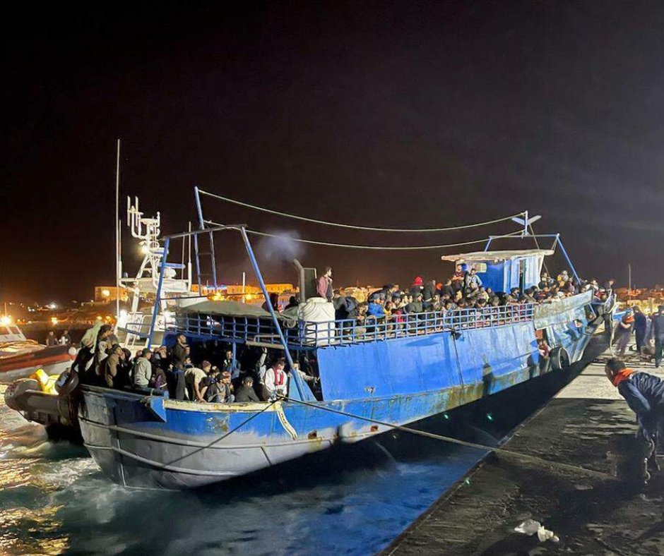 Nuova tragedia a largo di #Lampedusa. Un altro naufragio. Ancora bambini morti, ancora madri che piangono. Non si può rimanere inermi davanti ai morti in mare. Non ci si può accorgere di questo problema solo in queste occasioni.