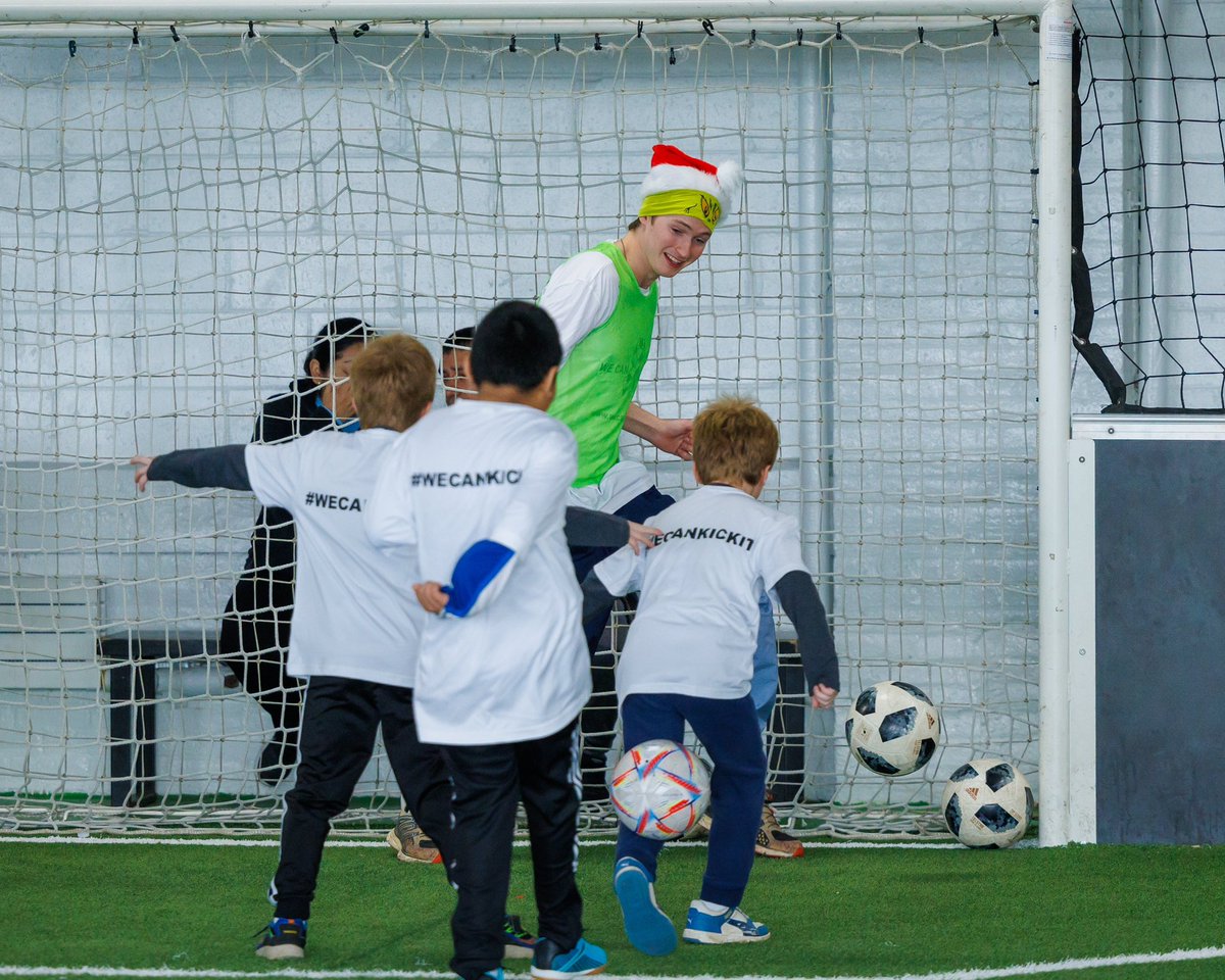 Beat the Grinch! #wecankickit ⚽️🎗