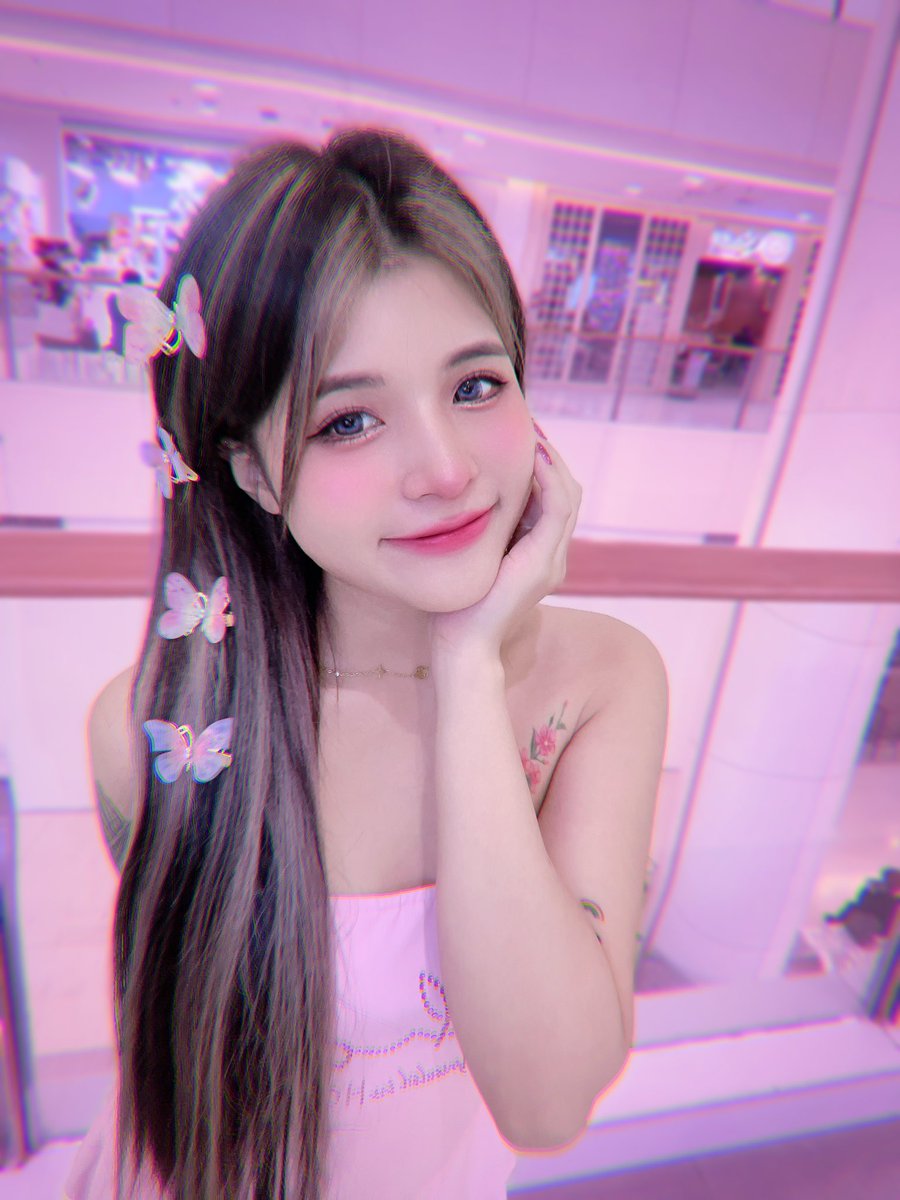 SleavexX's tweet photo. แม่บอกถ้าชอบใครให้ยิ้มให้ ..😋

Mom told me if I like someone, Just smile for them so this smile for u 😊

ภาพเด็ดๆ เนื้อหาพิเศษ  (special content) >>https://t.co/HDLePOVmA2

#sleavexx #cutekittengirl #สาวไทย #sexygirl #แคปชั่นอ่อย #แคปชั่นภาษาอังกฤษ #แคปชั่นน่ารัก #เด็กดื้อ https://t.co/Fc34Go5fl4