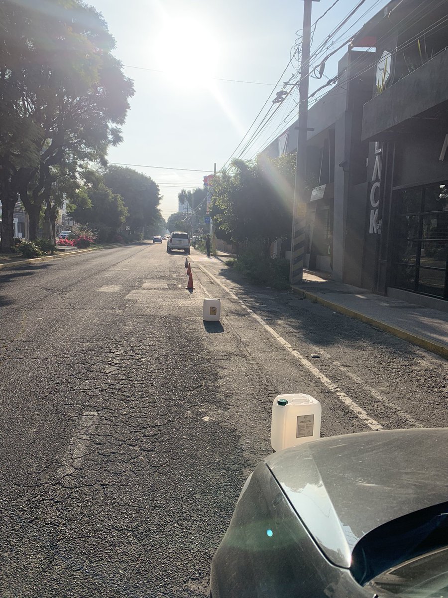 CosasHumildePue's tweet photo. ¿Qué pasó aquí? Siguen los apartados de lugares de restaurantes en 43 poniente entre 5 y 3 sur @MTGobPue @dirtransitopue @eduardorivera01 @SergioSalomonC @denunciapue  #CosasQueMantienenHumildeAPuebla https://t.co/2zkb5c19Ne
