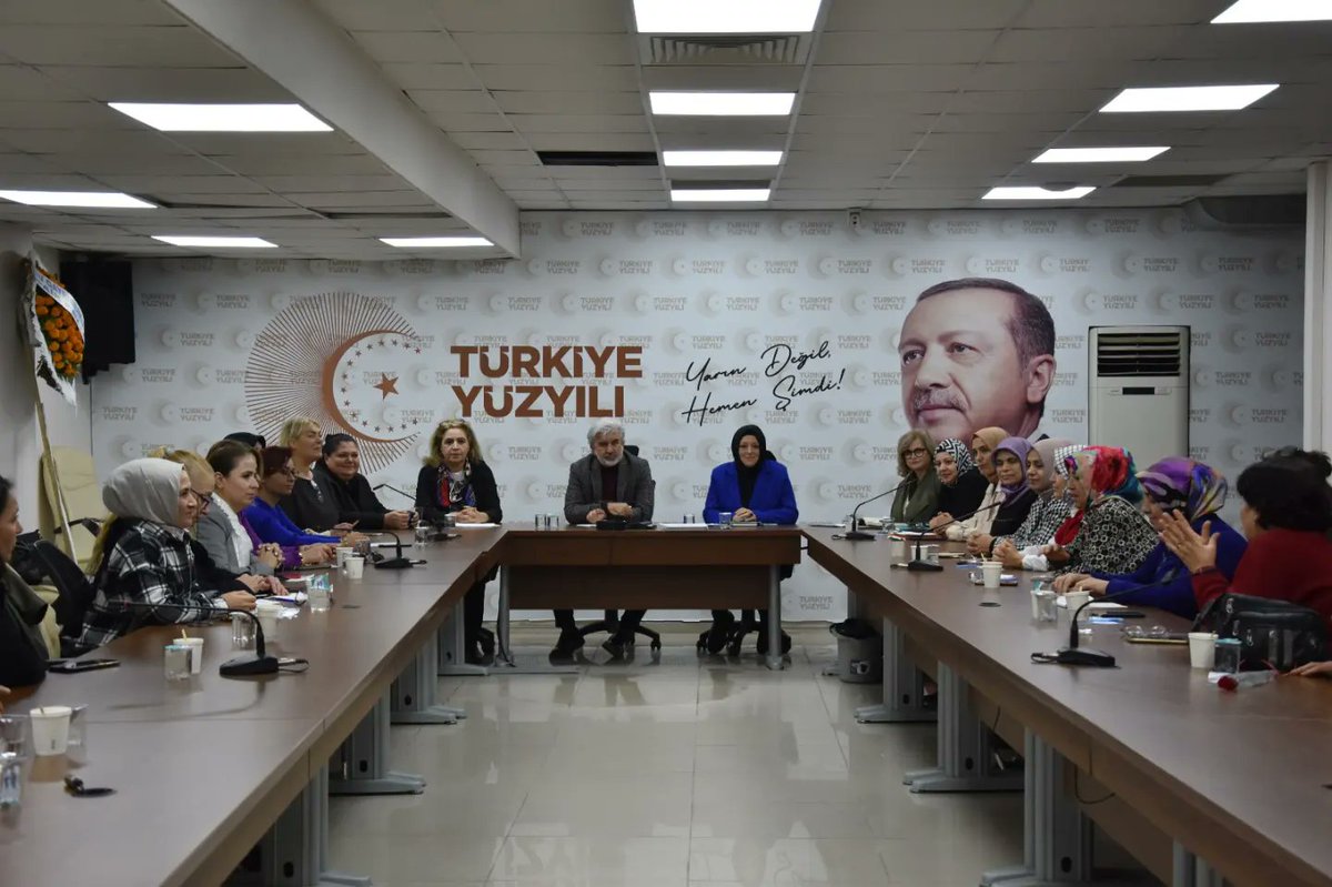 İl Başkanımız Salih Hızlı, İl Kadın Kolları Yönetim Kurulu toplantısına katıldı.