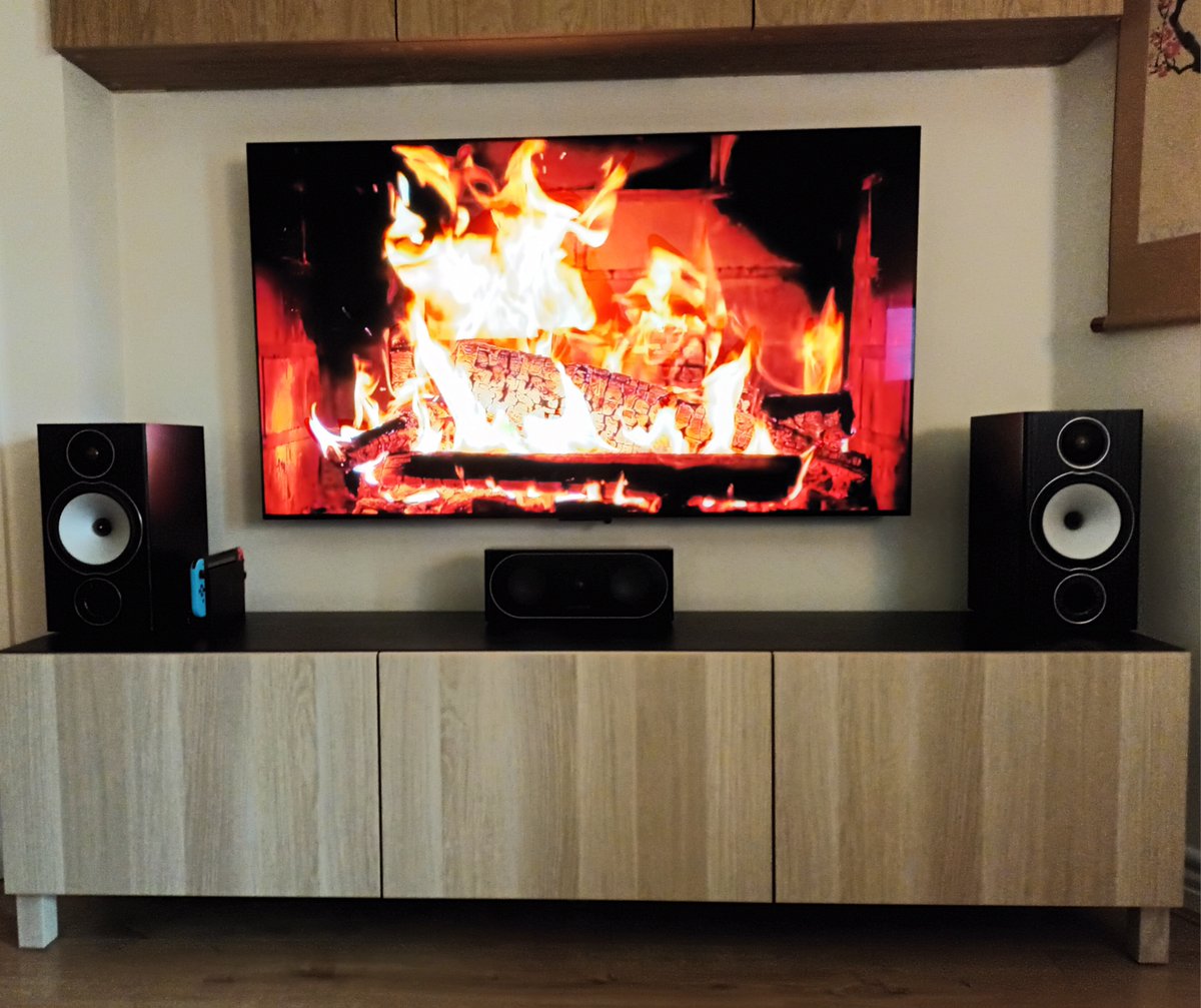 abbot_av's tweet photo. Even my phone camera can't spoil this install.

 @LGUK 55C3 OLED TV mounted on a @SANUSSystems VML5 bracket, coupled with @MonitorAudio BX2s, Radius 200 centre speaker, @CambridgeAudio MIN11 rears and @RELAcoustics Tzero sub.

All from @RicherSounds #tidy #oled #happycustomer https://t.co/YUzHhbk5vT