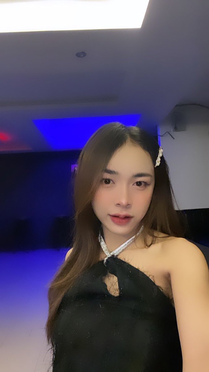 LipsClub31's tweet photo. See you in lips club https://t.co/JTHeOC0Oix