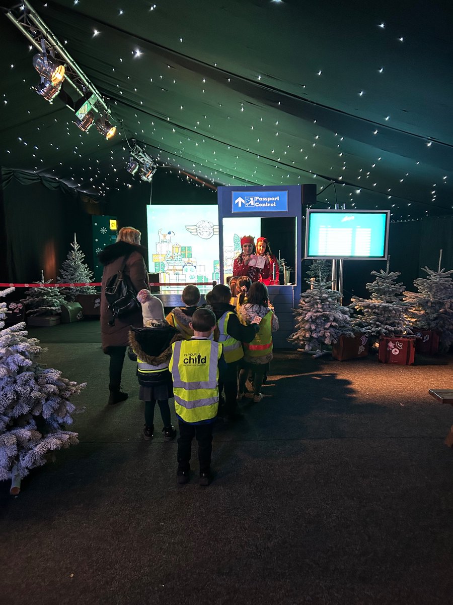 MfpsY2's tweet photo. We’ve had an amazing day at Piglets Adventure Farm!
So magical ✨ 🎄 🎅 https://t.co/megKFrdqry