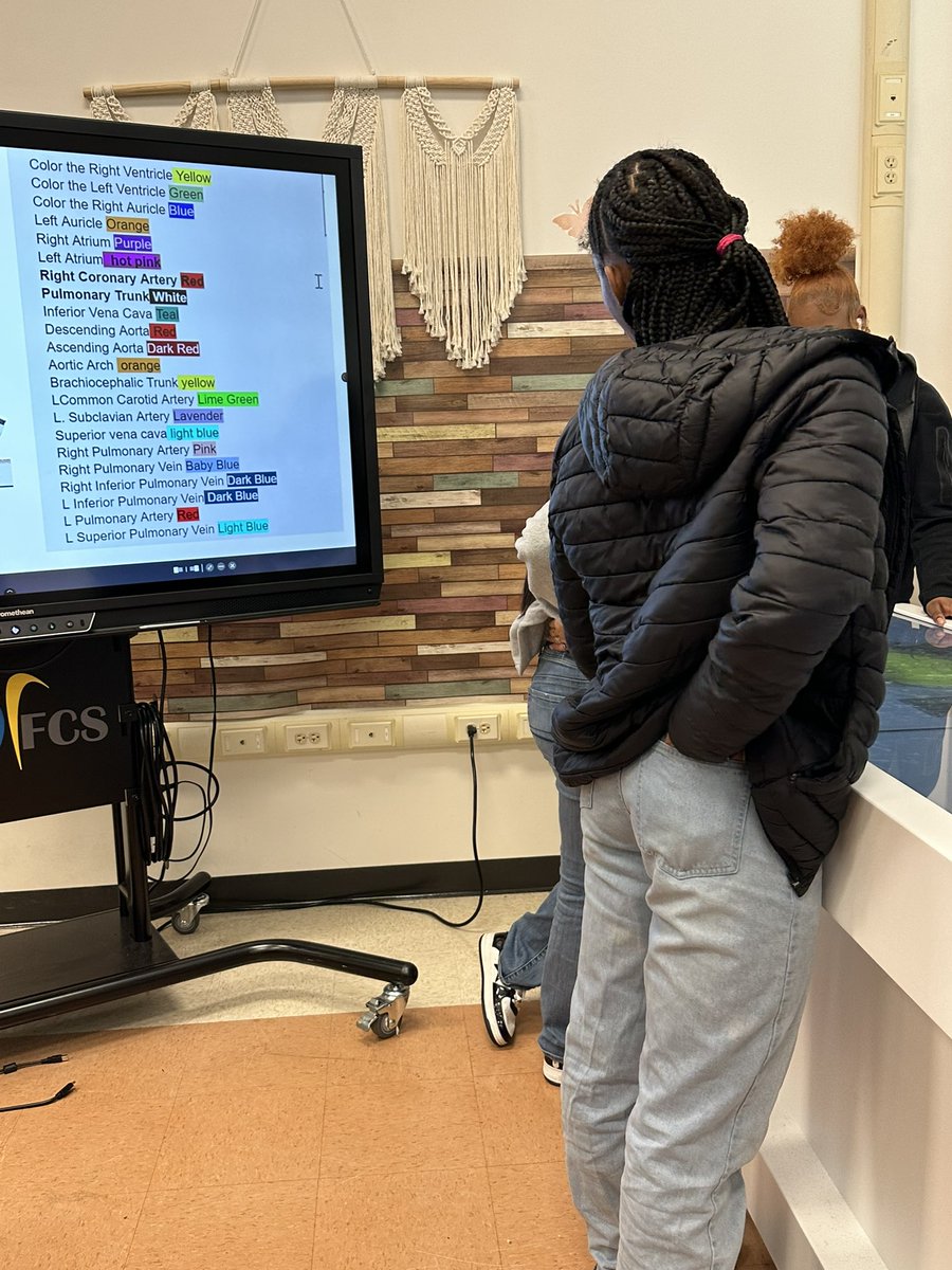 healthedgirl's tweet image. Students learned about the heart by locating the structures and coloring them #anatomagetable @Anatomage #healthscience2 #WSFCS #Glenn #anatomy #creativelearning #technology #creativeteaching #healthscience the table also taught the functions, heart beat and blood flow!!!🎉