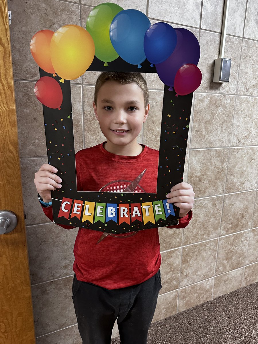 HonkolasClass's tweet image. Happy birthday, Wesson!  #3rdgrade  #vikinglearners