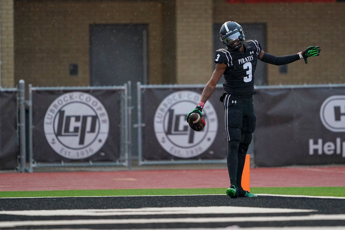 pixel5_'s tweet photo. Random fun fact of the morning: LCP’s quarterback is only a sophomore and several guys with hands are returning next year. 

Never too early to get excited. https://t.co/GI6drxLNRA