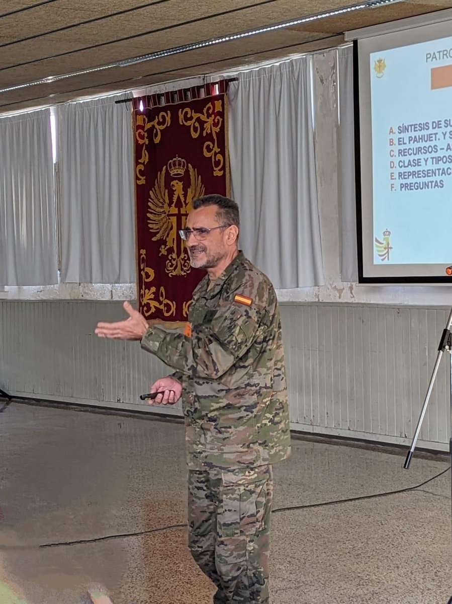 COMGEBAL_ET's tweet photo. #Buenos días, los militares del regimiento #Palma47 reciben charlas sobre el funcionamiento y servicios que presta el PAHUET y Caritas Castrense, órganos fundamentales en el apoyo social a nuestro personal.
@MCANA_ET #COMGEBAL #MAPER https://t.co/BIUXi5cPig