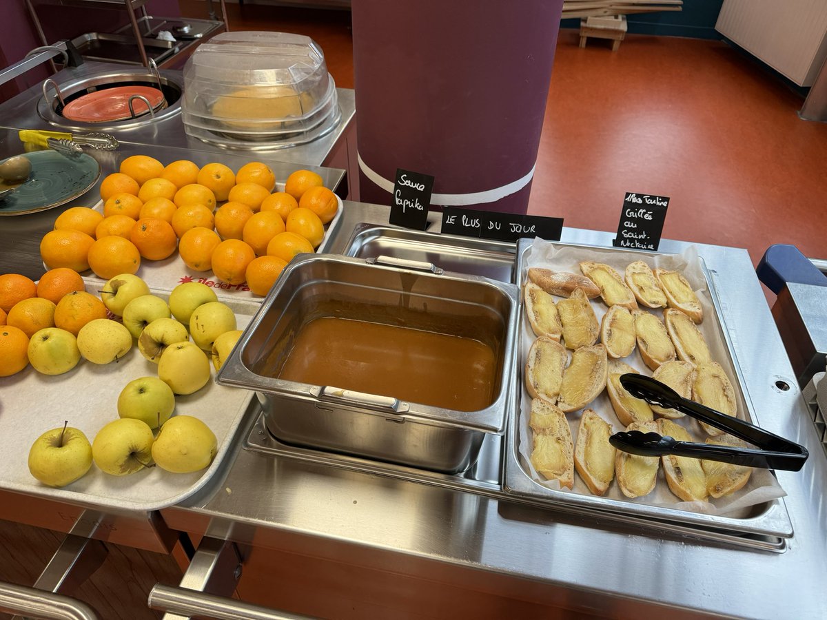 LyceeBTP_Paris's tweet photo. Pour compléter les repas servis à la demi-pension, le @LyceeBTP_Paris propose depuis une semaine le -plus du jour- de compléter les plateaux repas des élèves avec des soupes, tartines, garnitures, gâteaux « maison » et fruits à volonté. #bonappetit #luttevsprecariteetudiante https://t.co/u5fNQ5O6GW