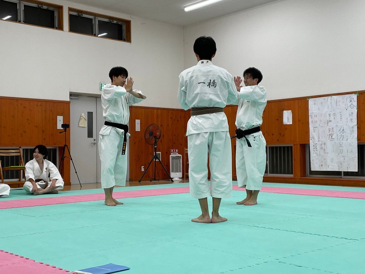 hittsudasrj's tweet photo. 先日は今週末の一橋祭に向けて演武練習をしました！

一橋祭では単独演武、組演武以外にも三人掛で参加する人もいるので是非見に来てください‼️
【一橋祭ステージ企画 少林寺拳法部】
日時:11/25(土) 10:45-11:00
場所:一橋大学西キャンパス 法人本部棟前ステージ

#一橋祭 #一橋祭2023 #津田塾 https://t.co/AVBxFTcmEI