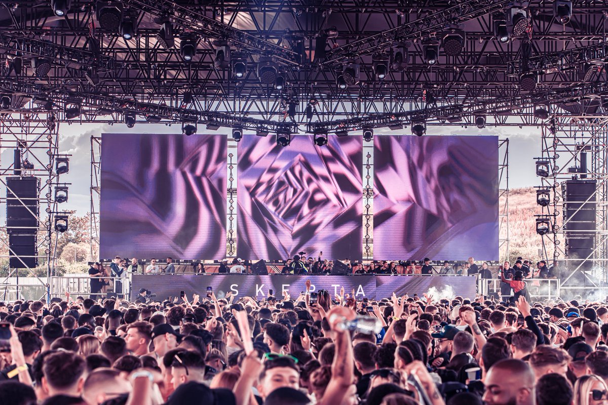 wearefstvl's tweet image. FSTVL Flashback ✴️

Reminiscing the incredible scenes of Terminal 2.0 this summer featuring: Skepta, Dennis Cruz, Pawsa &amp;amp; Seth Troxler 🚀

BIG 2024 lineup news coming soon! ✨

Will you be joining the Revolution? ⚡️

Sign up: wearefstvl.com 💫