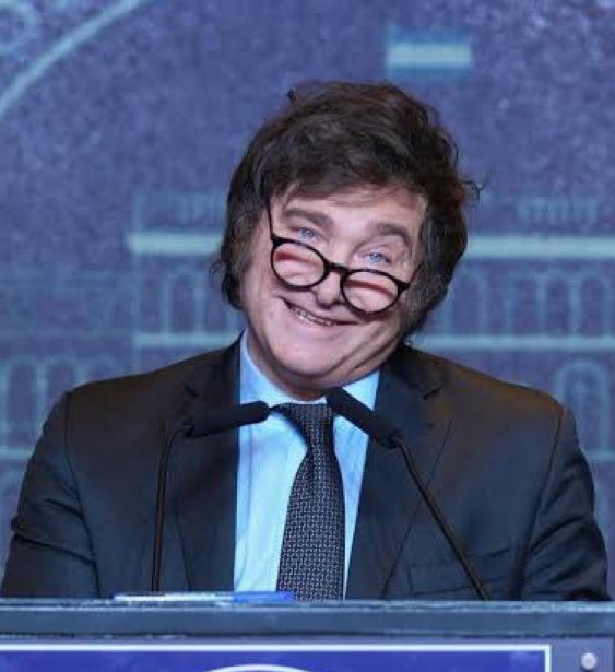 🚨| ÚLTIMA HORA: CONTINÚA LA MOTOSIERRA EN ACCIÓN. Javier Milei  anuncia que el Ministerio de Mujeres, Género e Igualdad de Argentina cerrará en 21 días. 🇦🇷 No ha tomando el cargo y ya está limpiando la basura progre. 👏🏼 ¿APOYAS esta CONTUNDENTE MEDIDA?