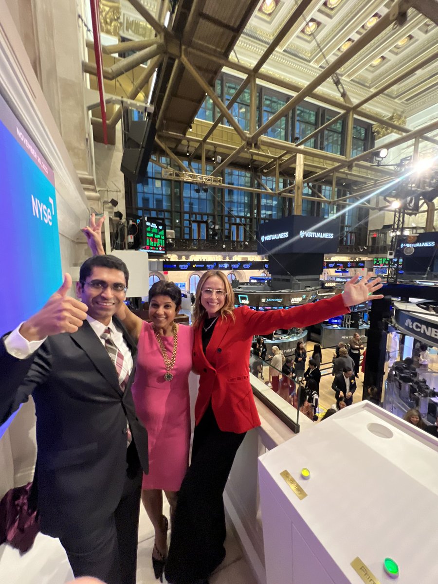 shiralazar's tweet image. What a day! It was such an honor to join @kirthigareddy and other creators for the @Virtualnessio creator economy closing bell at the @NYSE 🛎️
Plus, me and my @peaceinsidelive co-founder @JordanaR got to speak about our JOMO Journal being sold on the platform now 👇