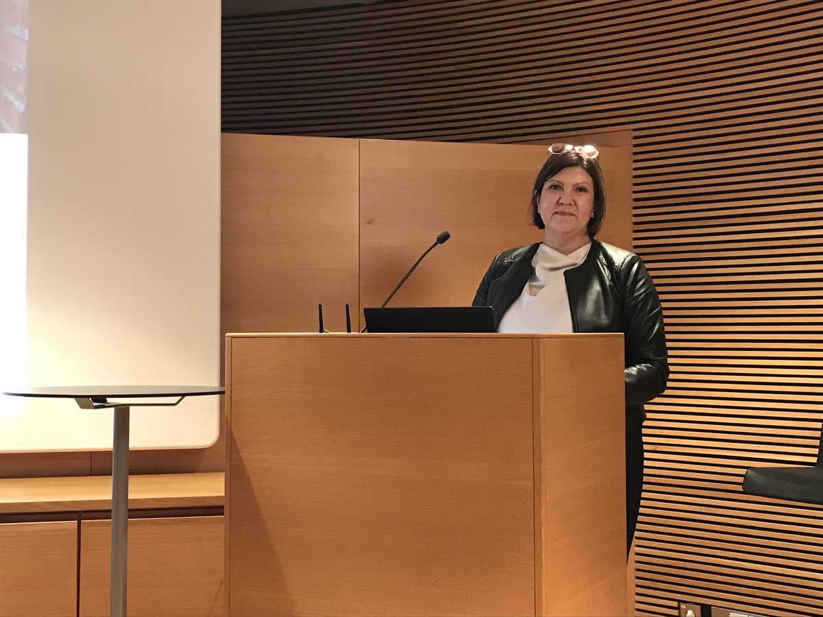 Eduskunnan kuntoutusverkoston puheenjohtaja ⁦<a href="/MiraNieminen1/">Mira Nieminen</a>⁩ muistuttaa avaussanoissa, että mielenterveys rakentuu yhteisöissä. Jokainen meistä voi rakentaa yhteisöä, joka kantaa vaikeinakin aikoina. #ekkuve