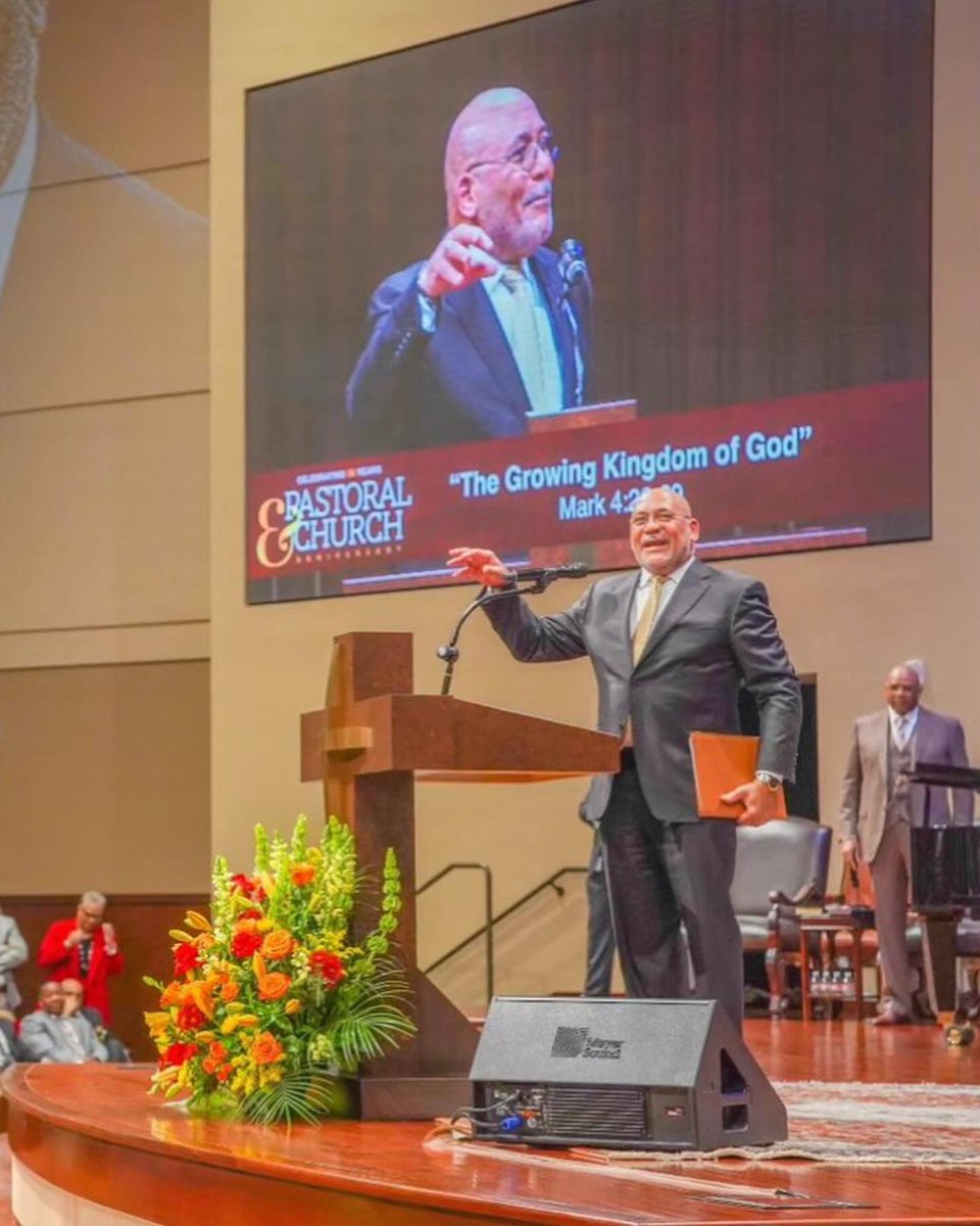 ShalomCCOP's tweet photo. Congratulations to The Church Without Walls Ralph Douglas West on celebrating 36 years of spreading the Gospel! It was an honor to be apart. @TCWWHouston 
#36years #beencouraged https://t.co/Xt2AjPL7bb