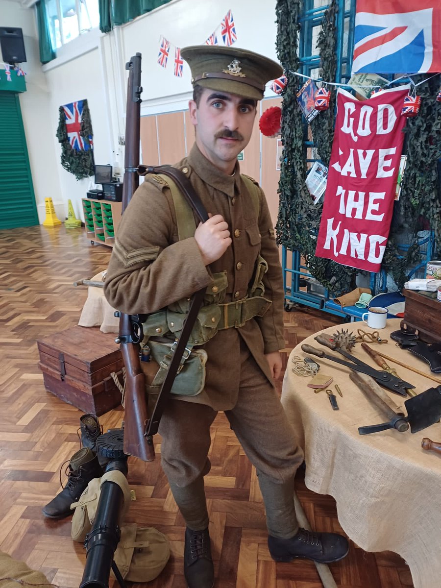 BaconGarthCott's tweet photo. Year Six pupils learn more about World War One during their Remembering Tommy workshop. https://t.co/P8YKZWBiib