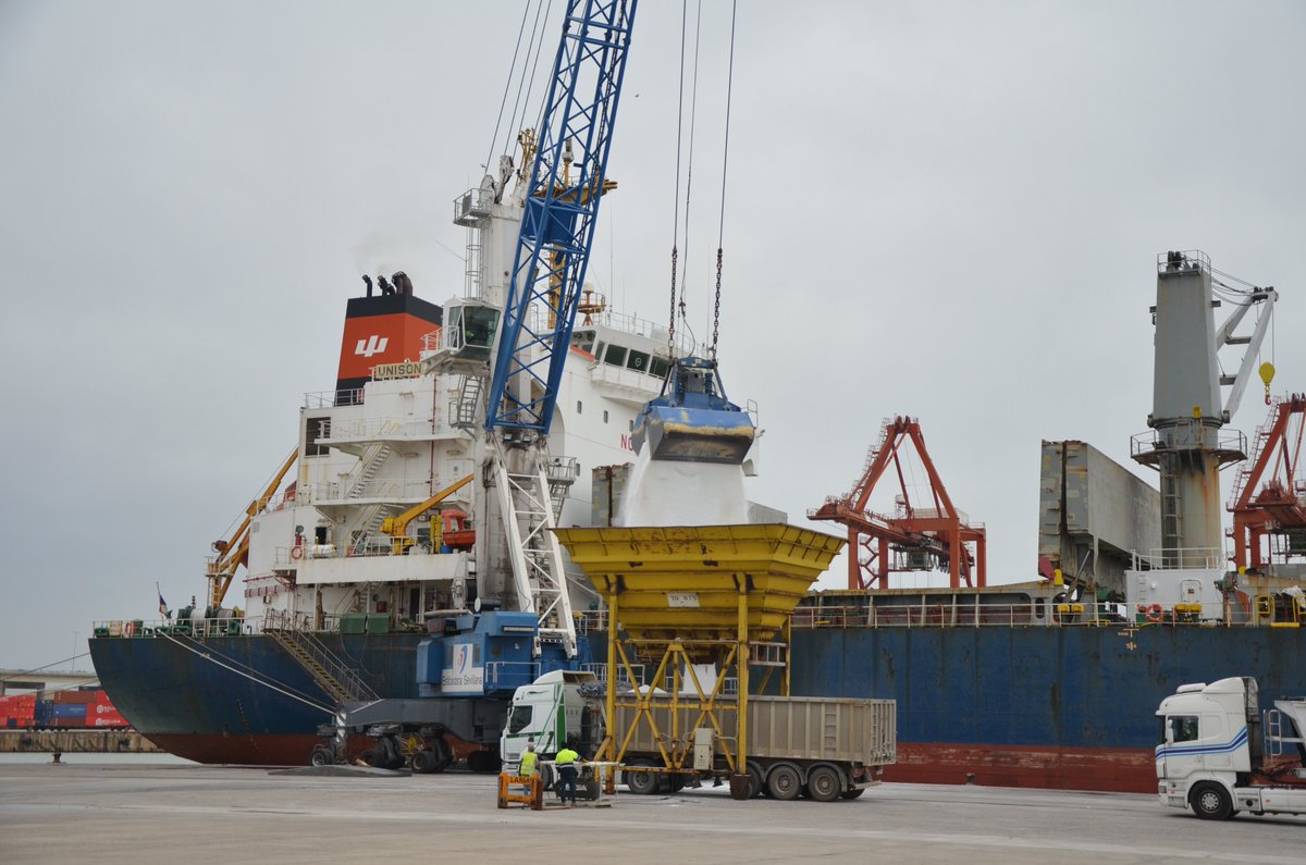 Teníamos ganas de sacar a la luz las mejores fotos del Unison Power,el buque mercante de mayores dimensiones que ha escalado hasta la fecha y que nos visitó en #Sevilla hace tres semanas bajo la coordinación operativa de Estibadora Sevillana.