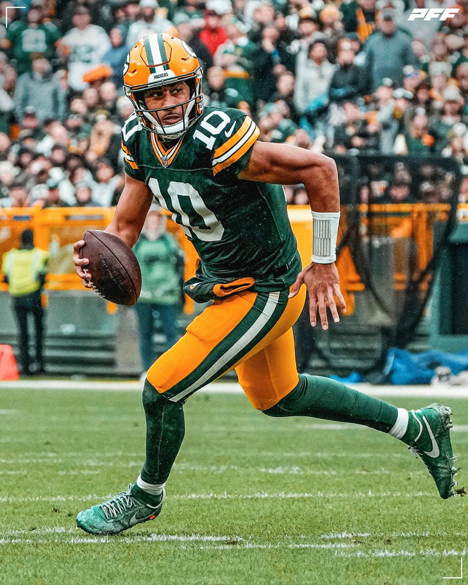 Jordan Love: 18 completions gaining 30+ yards

Most in the NFL 🚀