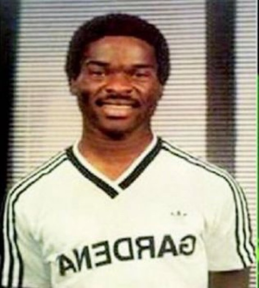 You have heard about the super eagles 🦅 player that lost his life while playing for Nigeria 🇳🇬 abi ? His name is SAMUEL SOCHUKWUMA OKWARAJI The Nigerian football star Slumped And Never Got Up on 12 August 1989. Open and read Retweet To Educate Someone