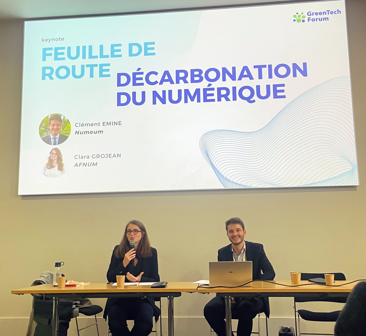AFNUM_FRANCE's tweet photo. @Arcep 🔍 Zoom sur la feuille de décarbonation du numérique 🌱

💡 Ce long travail de concertation a fait l’objet d’un engagement collectif de la filière en faveur de la réduction de son empreinte carbone ✅

👉 Ne manquez pas cette Keynote menée par l’@AFNUM_FRANCE et @numeum_ . https://t.co/FhgOt6i8X0
