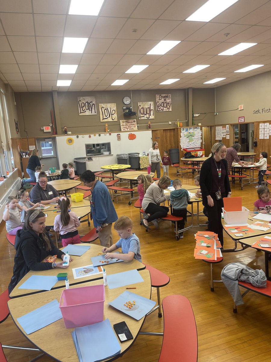 MACS_PAL's tweet photo. Fun crafts and Turkey Bowling at kindergarten Friendship Day! 🧡🐅🦃 @MACSPride https://t.co/hYMnPLRUcU