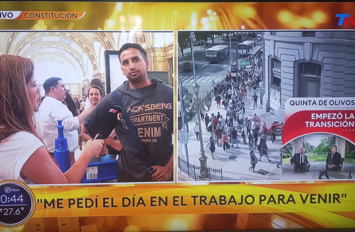 noritaaa68's tweet photo. Durmieron en el piso, desde ayer haciendo cola para conseguir pasaje en tren 😬
Lo peor es que les hicieron creer que eso está bien, que son sus derechos 🙄
Indignos✌🏾💩
#ArgentinaCambia
#MileiPresidente https://t.co/5Gf0bKNgzv