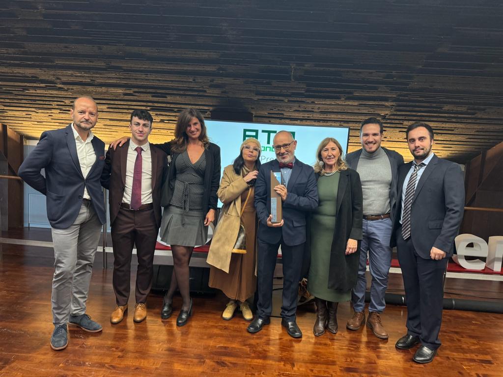 yourmym's tweet photo. @autonomosata @lorenzoamor_ata @CEC_Comercio @Javier_Penia @MadridTrabajaOM Gracias Javier y a todo el equipo de @MadridTrabajaOM , del cual ya nos sentimos parte, por hacernos partícipes de este tan importante, dentro de nuestro mundo de los autónomos. Enhorabuena a todos!!!!🥰👏🤳🎙️🎙️ https://t.co/fGwcmevsRh