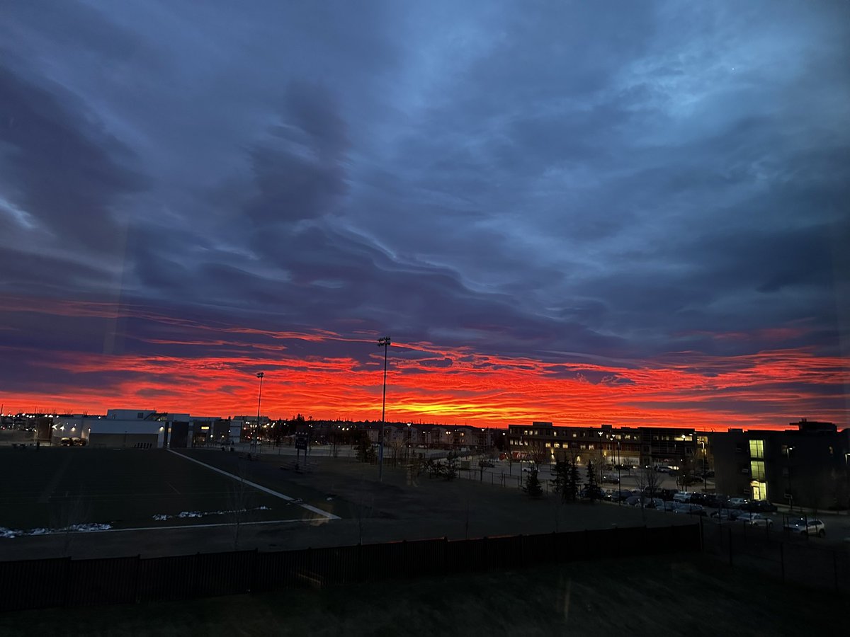 Sunrise over #yyc today. 

Stunning.