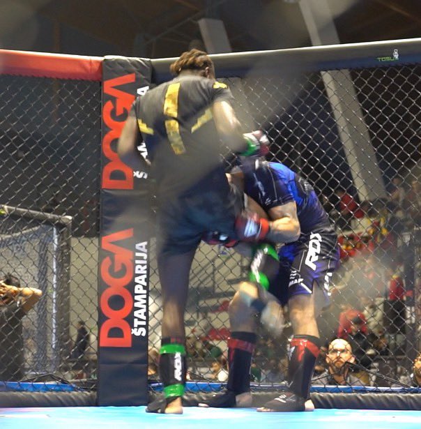 oualy_tandia's tweet photo. Disqualifié dû tournoi par @IMMAFed  suite a la réclamation de salo.. de l’adversaire on fait un sport avec des valeurs de « guerrier » mais très peu de combattants on cette mental, je mets aucun coup à la tete, on le vois sur les images du frero @DSportsContent , https://t.co/ydh3kDiapU