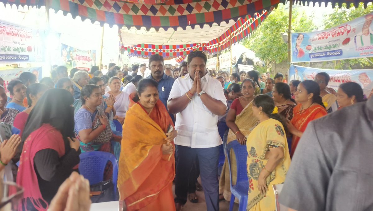 JaggireddyYSRCP's tweet photo. పొత్తు పార్టీలకు నో ఎంట్రీ...జగనన్నే మన గ్యారంటీ...

గోపాలపురం గ్రామంలో జరిగిన "వై ఏ.పి నీడ్స్ జగన్ " కార్యక్రమంలో పాల్గొన్న ఎమ్మెల్యే చిర్ల జగ్గిరెడ్డి గారు.

#Adminpost
#ChirlaJaggiReddy 
#ApGovtWhip
#YSRCPParty
#Jagananna
#Gadapagadapaprogram https://t.co/f3bxSjjdPW