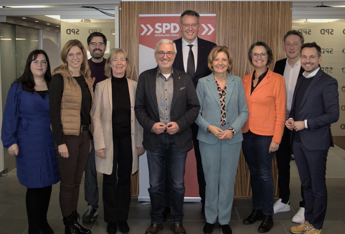 Sabine Bätzing (@sabine_baetzing) on Twitter photo Heute hat sich #Landesvorstand der <a href="/spdrlp/">SPD Rheinland-Pfalz</a> konstituiert und das #Präsidium gewählt! Auf gute Zusammenarbeit! Mehr Info 👉🏻spd-rlp.de/web/2023/11/sp… Heute hat sich #Landesvorstand der <a href="/spdrlp/">SPD Rheinland-Pfalz</a> konstituiert und das #Präsidium gewählt! Auf gute Zusammenarbeit! Mehr Info 👉🏻spd-rlp.de/web/2023/11/sp…