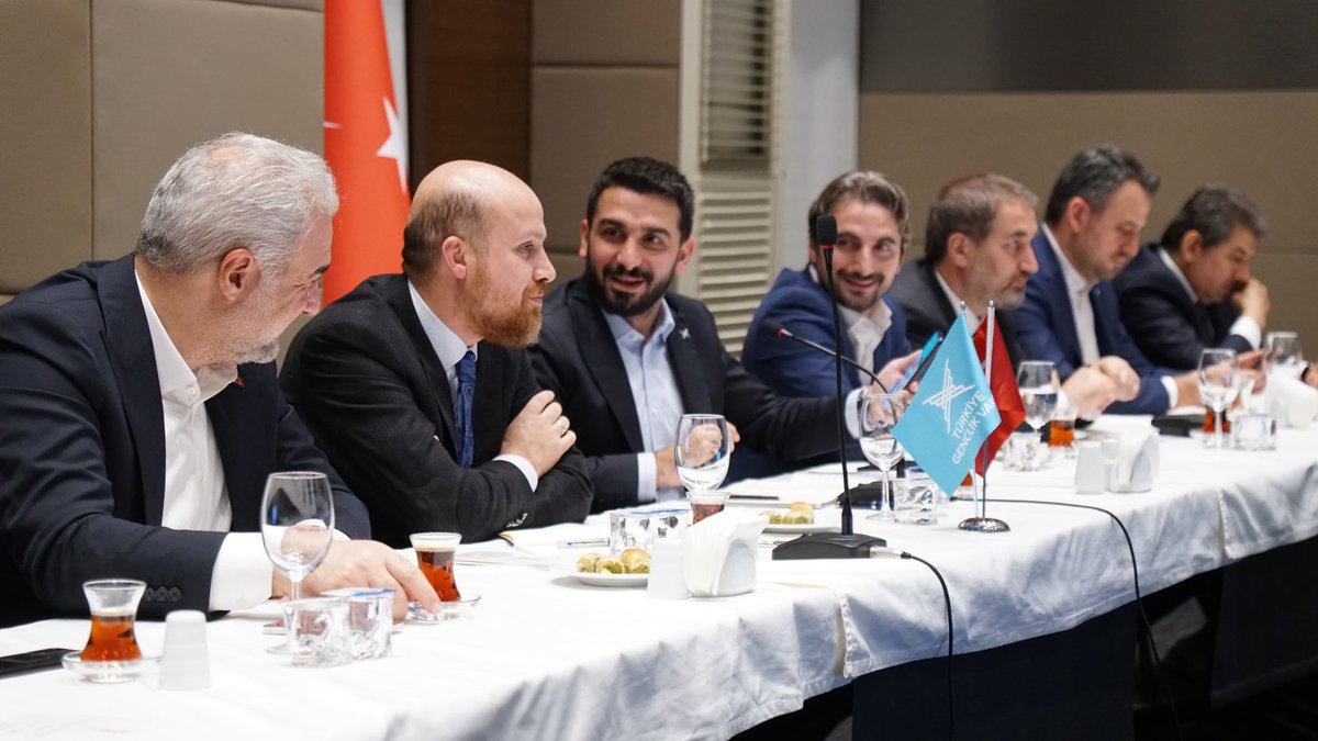 ibrahim_besinci's tweet photo. 📍TÜGVA Genel Merkez

Dününden bugününe; her bir kademesi ve ferdiyle TÜGVA cesur ve mazlum Filistin halkının yanında!💪🏻🇵🇸

Mütevelli Heyetimiz ve Yüksek İstişare Kurulu üyelerimizle vakfımızda bir araya gelerek, son dönem çalışmalarımızı değerlendirdik. https://t.co/jDNOzDuFrg