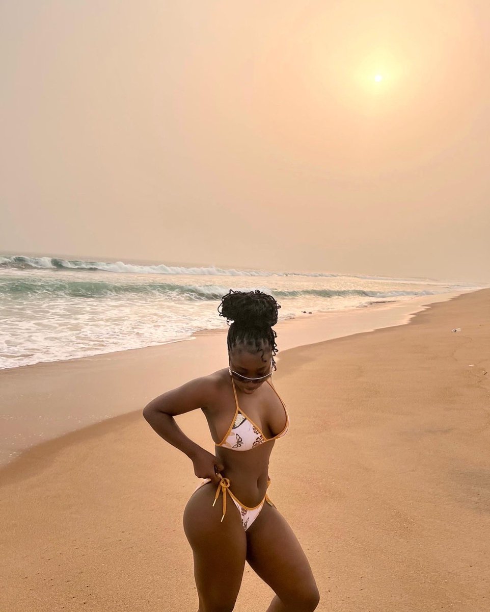 uptownngiirl's tweet photo. Beach everyday?? https://t.co/Cns3G3uQUS