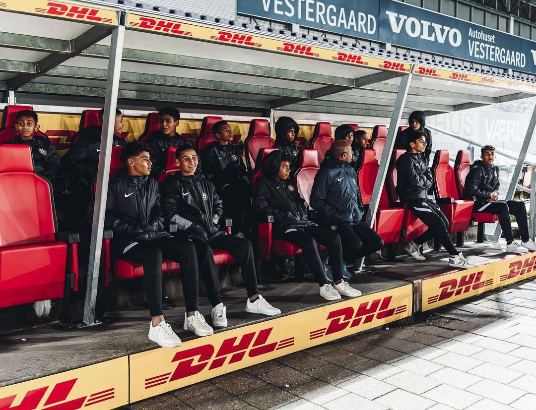 right2dream's tweet photo. Hello, Denmark! 🇩🇰✈️ 

Egypt Academy squad touched down in Denmark for the first time, ready to explore, connect &amp; soak up new experiences. 🌍🤝 

Follow their journey to discover the richness of diverse perspectives &amp; the endless possibilities that make Right to Dream special 🌟 https://t.co/KcFqLOgBf6