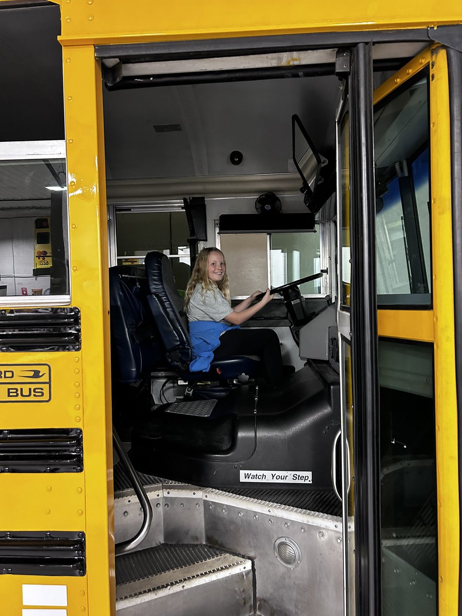 DrPatrickSpray's tweet image. Great day before our break for Thanksgiving! I had a helper go with me to the bus driver breakfast, tree lighting @MaryBryantElem , and the famous Mocha Nut.  I also got to read to fifth grade at Rosa Parks Ele. #WeGrowKids