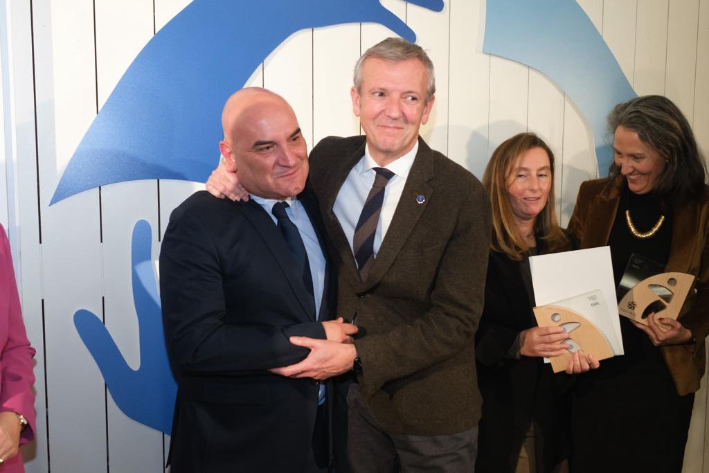 AlfonsoRuedaGal's tweet photo. En Galicia traballamos pola inserción laboral das persoas con discapacidade da man de entidades como @Cegasal_CEEIS.
 
Compromiso social e dedicación cara á inclusión son os valores que hoxe recoñecemos na entrega dos seus premios anuais. Parabéns e grazas polo voso labor! https://t.co/AK79Peo9rN