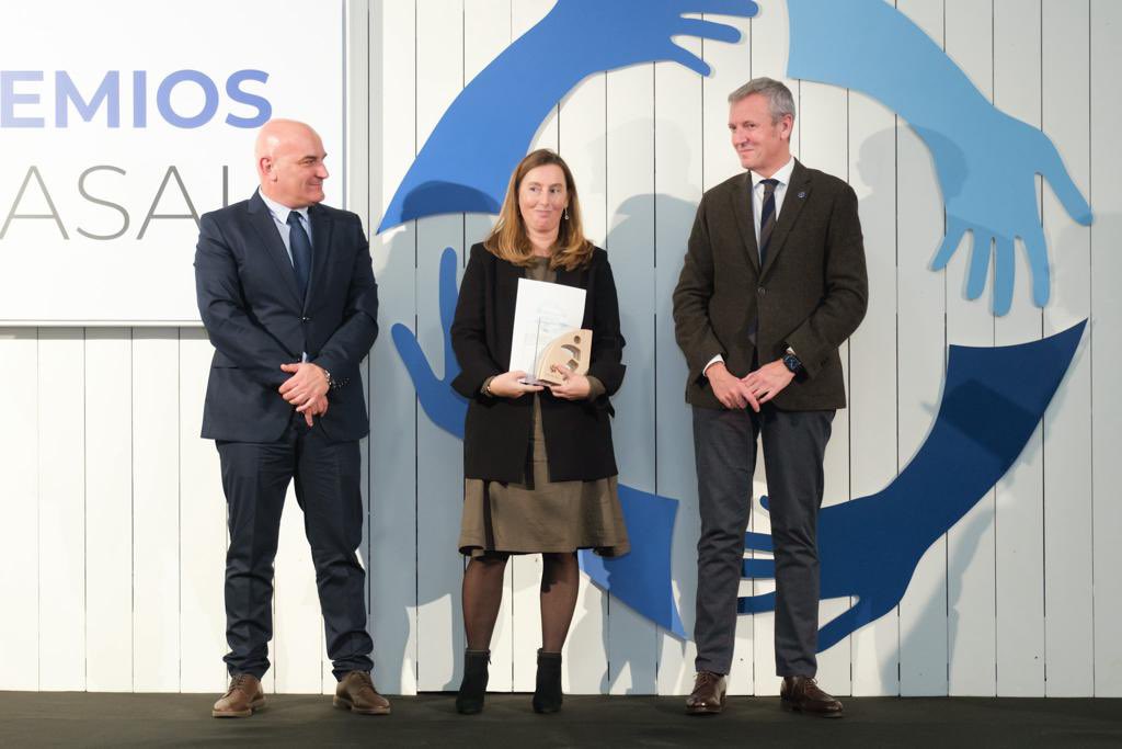 AlfonsoRuedaGal's tweet photo. En Galicia traballamos pola inserción laboral das persoas con discapacidade da man de entidades como @Cegasal_CEEIS.
 
Compromiso social e dedicación cara á inclusión son os valores que hoxe recoñecemos na entrega dos seus premios anuais. Parabéns e grazas polo voso labor! https://t.co/AK79Peo9rN