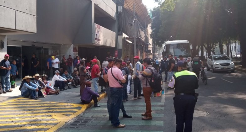 DRC_Vialidad's tweet photo. BLOQUEO POR MANIFESTANTES
#NoticiasDRC
#CDMX
Cierre parcial en Av. Nuevo León, entre Quintana Roo y Eje 3 Sur, col. Hipódromo. Alternativa: Av. Insurgentes y Av. Jalisco. https://t.co/gewSbo5QZu
