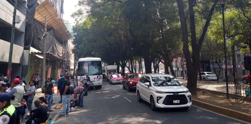 DRC_Vialidad's tweet photo. BLOQUEO POR MANIFESTANTES
#NoticiasDRC
#CDMX
Cierre parcial en Av. Nuevo León, entre Quintana Roo y Eje 3 Sur, col. Hipódromo. Alternativa: Av. Insurgentes y Av. Jalisco. https://t.co/gewSbo5QZu