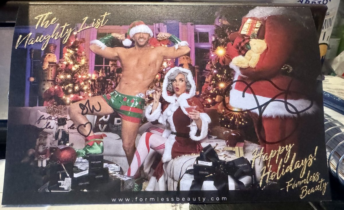 Yeyyyyyyy!!! My bundle and sexy Christmas card have arrived. I would definitely join the naughty list in a heartbeat #MuchoCaliente 😍😍😍