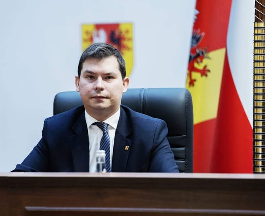 Z_Linkowski's tweet photo. Podczas dzisiejszej Sesji Sejmiku Województwo Łódzkie zostałem wybrany na członka Rady Społecznej Wojewódzkiej Stacji Ratownictwa Medycznego w Łodzi. 🚑🚑
Dziękuję radnym za udzielone poparcie. 🙂

#PracaDlaRegionu https://t.co/4hHIpVeG2d