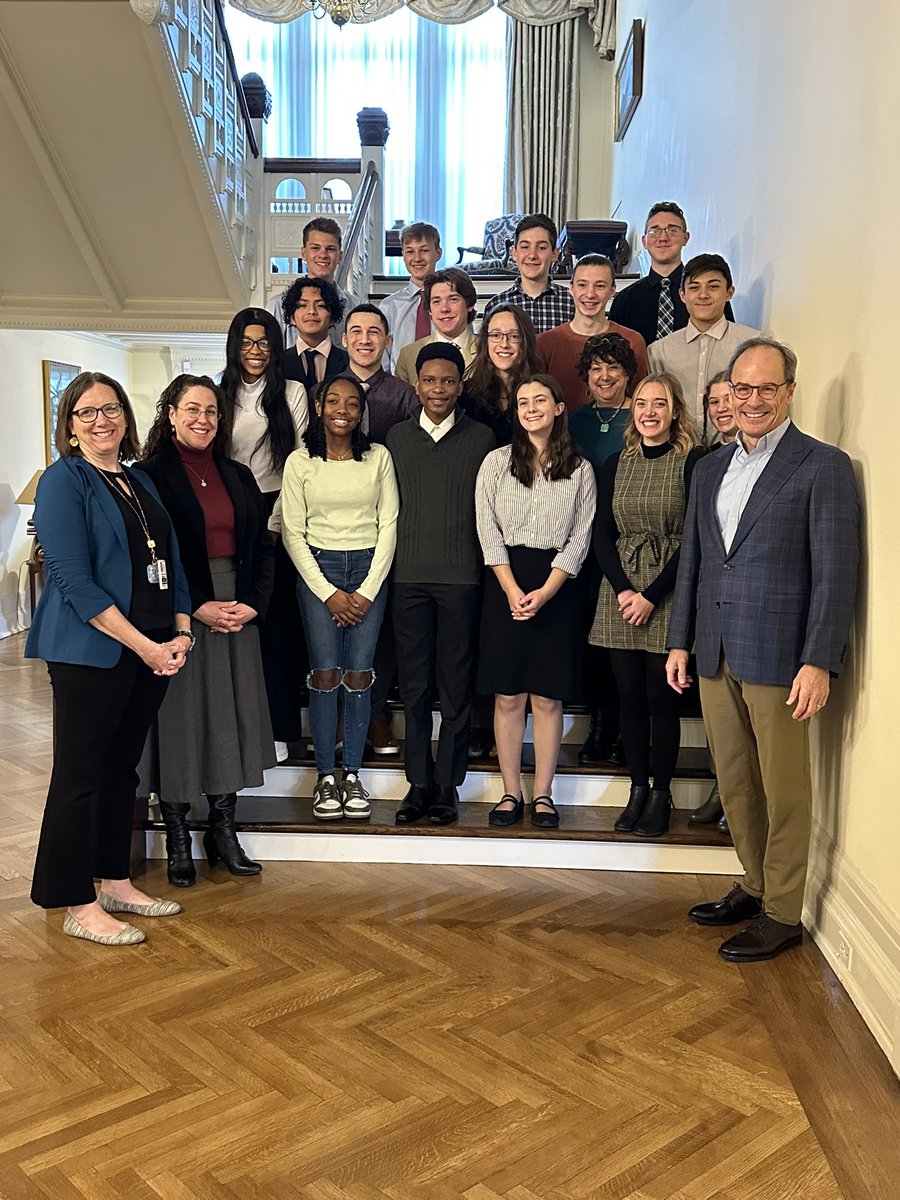 awhawrylchak's tweet photo. Wonderful opportunity today for students to have breakfast with the First Gentleman in the Executive Mansion, followed by a tour of the Capitol. Students shared ITerm plans and their insight into the impact and use of social media for teens. https://t.co/JloP1zoNE2