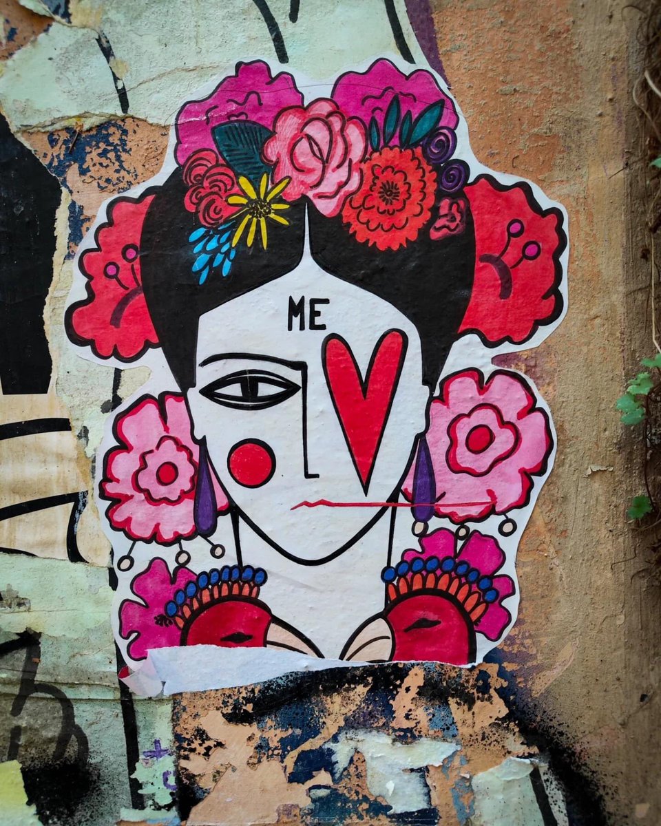 Viva la Vita 🌺 
Esiste anche un Dark Pink Foto dell'amica @oooooiiiioo0000 #streetart #italystreetart #streetartitaly #photography #roma #igrome #rome #romestreetart #trastevere #muriromani #art #frida #fridakahlo #myart #c_ska #c_ska_art