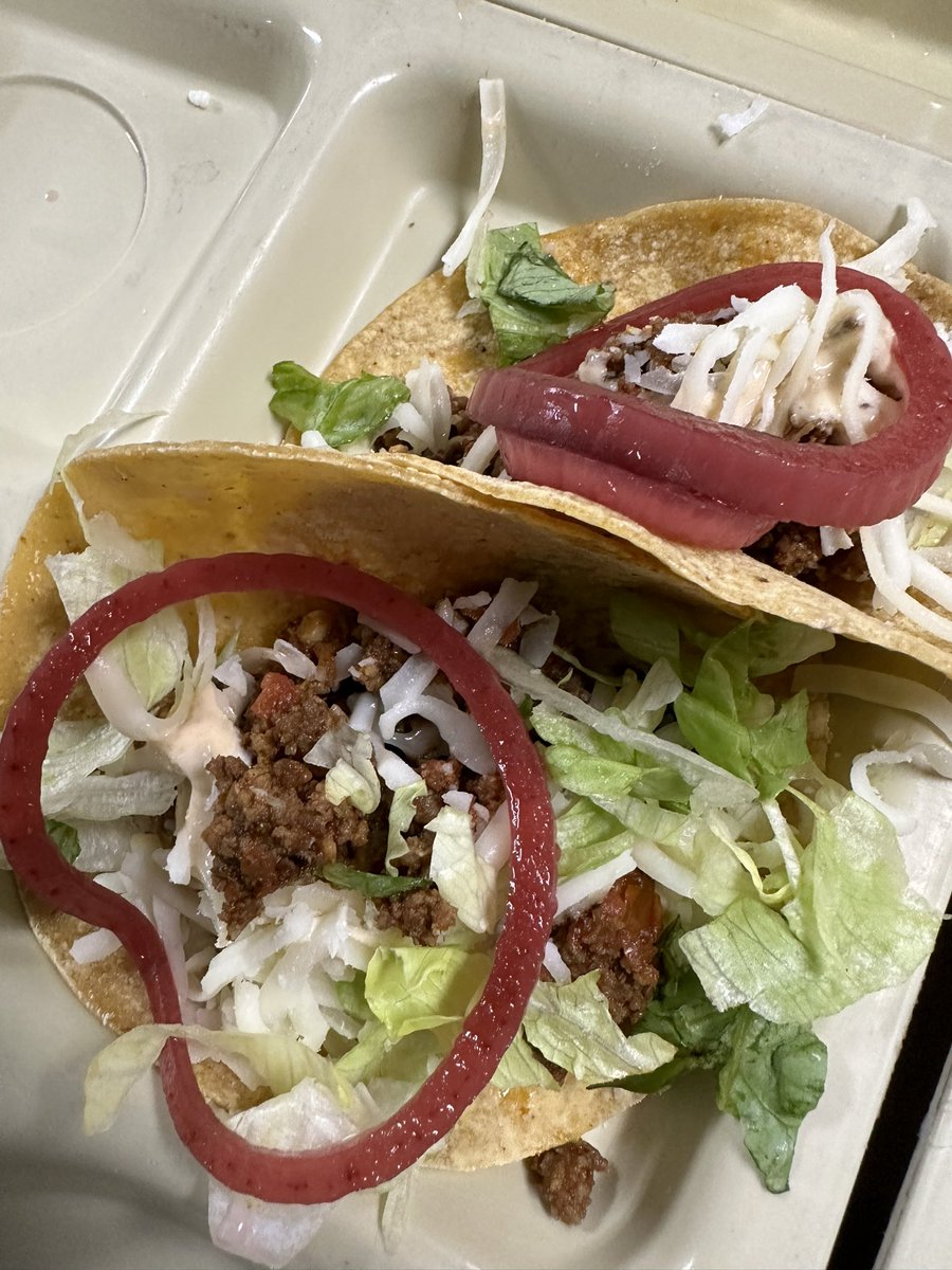 KCSNFoundation's tweet image. We joined our friends @MissionTacoKC once again for our “Feed it Forward” delivery this month to @hopefaithkc.

#FeedItForward has now provided more than 5,000 meals to KC’s homeless population.

Thank YOU for supporting the @KCSNFoundation. You help make it possible!