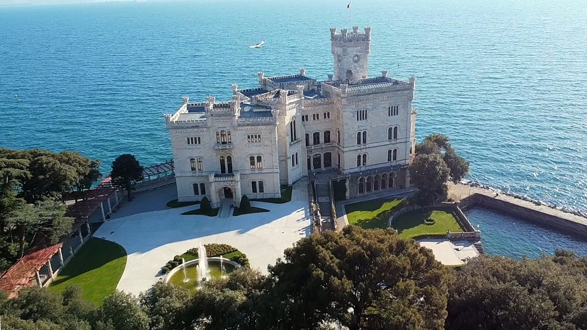 CarlotaEmperatr's tweet photo. Castillo Imperial de Miramar, otra residencia oficial de los Emperadores de México. https://t.co/lg3xC66soI