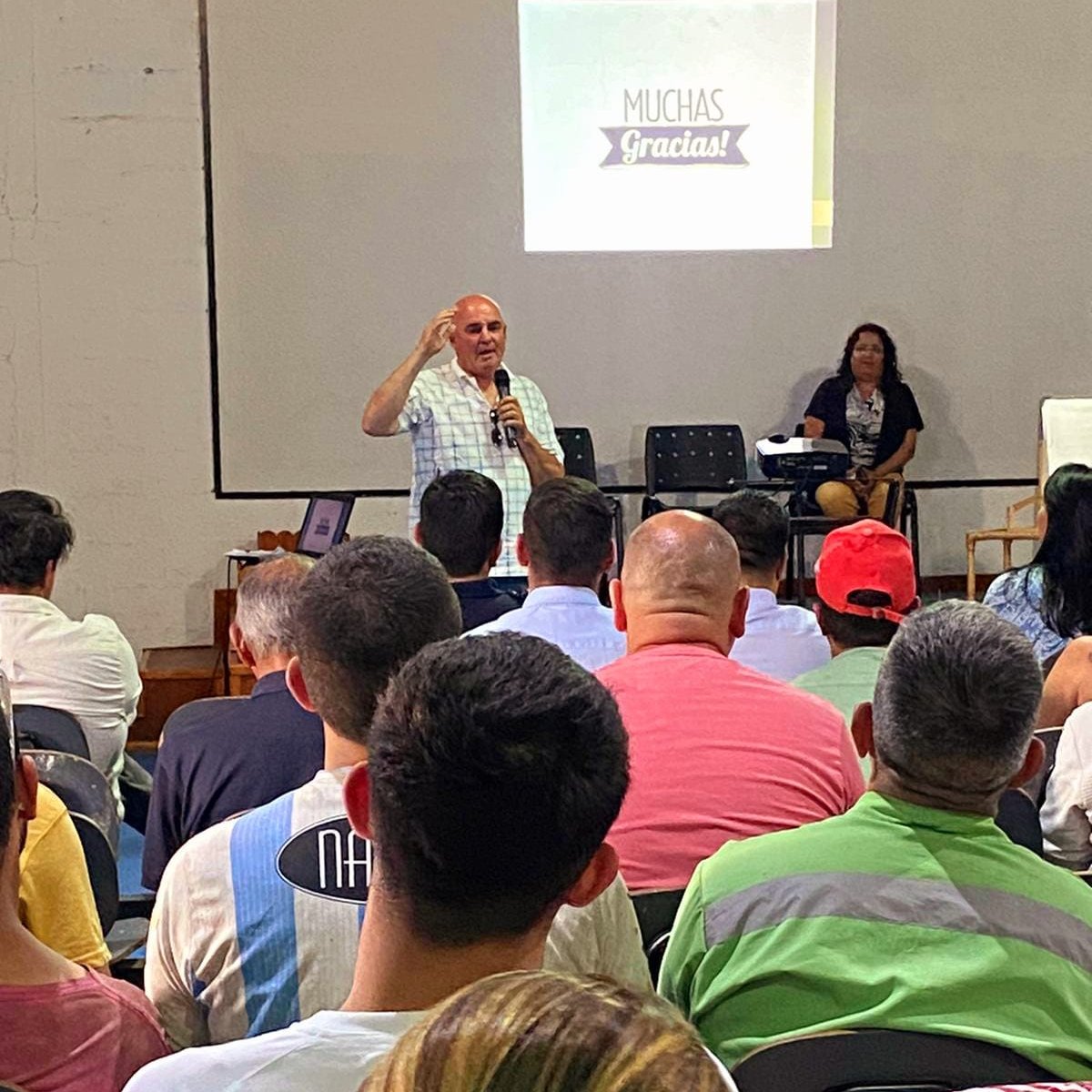 Minterioruy's tweet photo. "Es posible ser emprendedor aún estando privado de libertad".

El INR brindó un taller en la Unidad N° 4 (Santiago Vázquez), en el marco de la Semana Internacional Emprendedora, donde se presentó productos de cinco emprendimientos que ya forman parte de Dignidad Uy sello del plan de Dignidad Laboral para los emprendimientos productivos de venta al público.