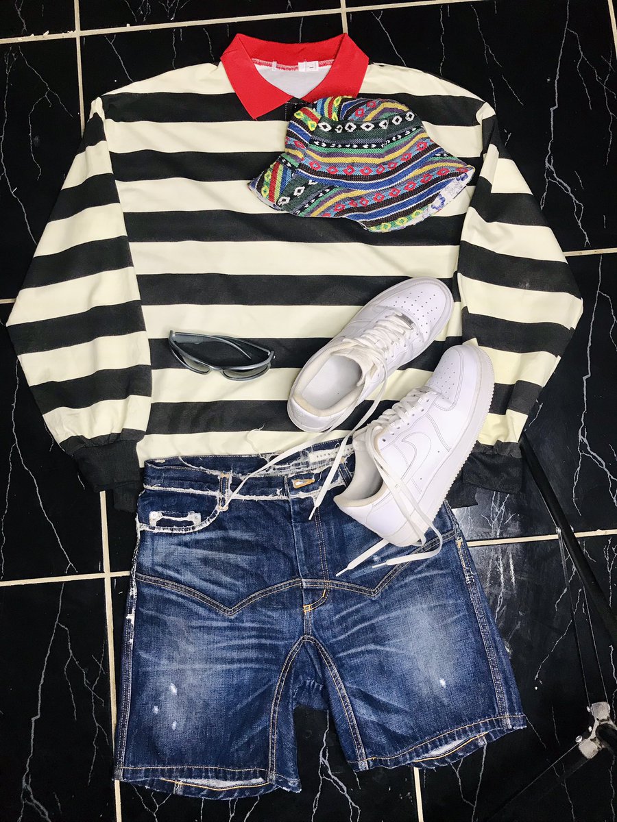 Skeifwhatever's tweet photo. Pants-M150.00
Kicks-M650.00 UK8
Spoti-M150.00
Glasses-M100.00 https://t.co/BYQJLAG0yL