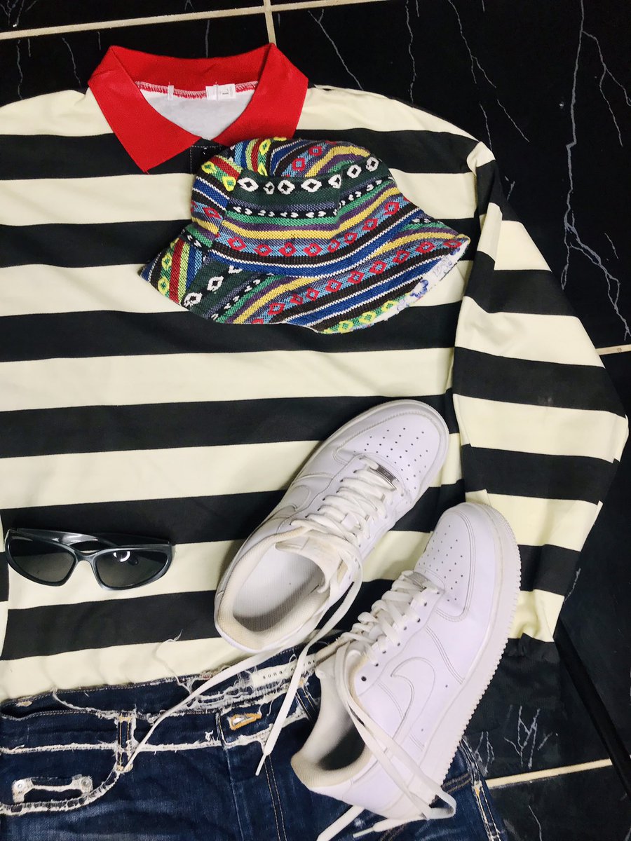 Skeifwhatever's tweet photo. Pants-M150.00
Kicks-M650.00 UK8
Spoti-M150.00
Glasses-M100.00 https://t.co/BYQJLAG0yL